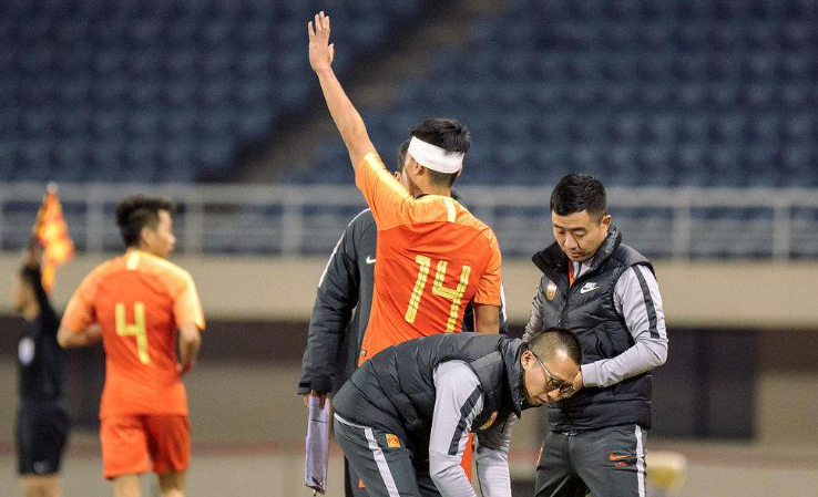 国王杯赛后走向成谜,亚特兰大门线救险,赛场秩序良好,团队化学反应显著 国王杯赛后走向成谜,亚特兰大门线救险,赛场秩序良好,团队化学反应显著