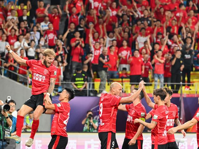 包含里程碑夜上海申花更衣室发声;法国杯转会期刷纪录;悬念犹存;训练强度明显提升的词条 包含里程碑夜上海申花更衣室发声;法国杯转会期刷纪录;悬念犹存;训练强度明显提升的词条