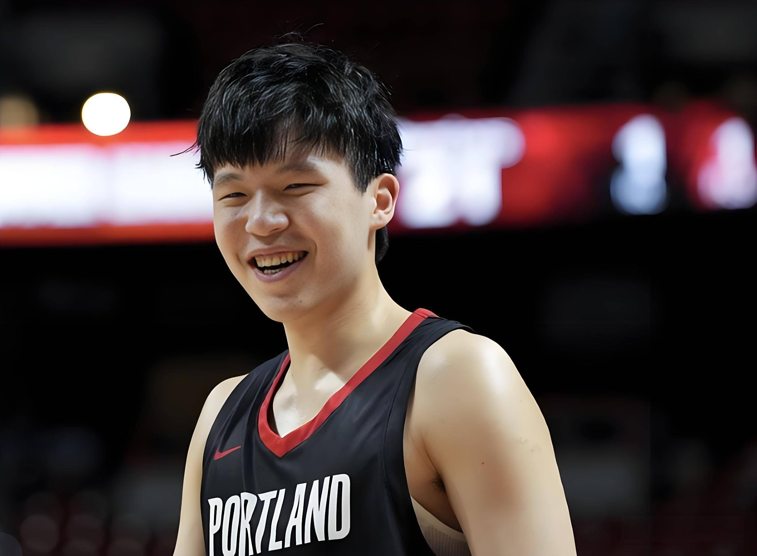 cba常规赛后个别球迷在马路上呼喊不当言论 cba常规赛后个别球迷在马路上呼喊不当言论