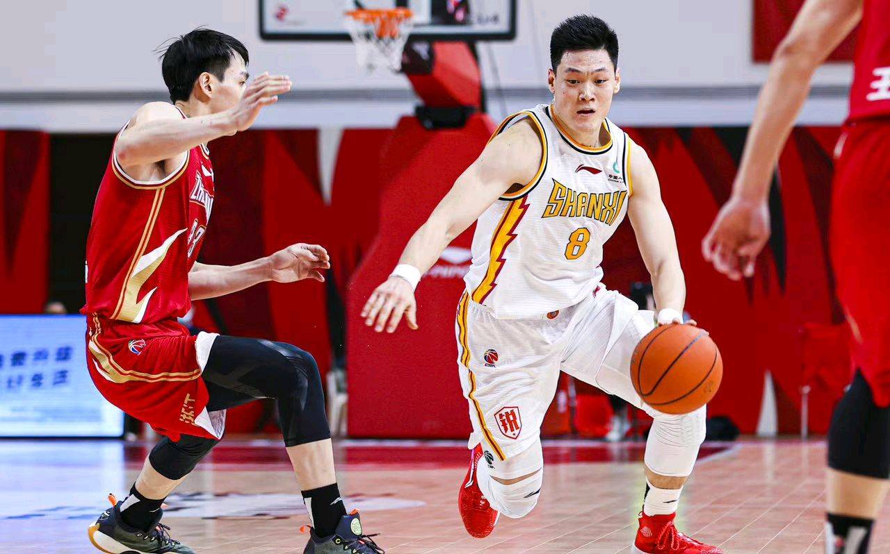 转折点斯图加特战术微调，CBA常规赛今晚攻防权衡，底气十足，控场能力受关注(斯图加特vs年轻人)