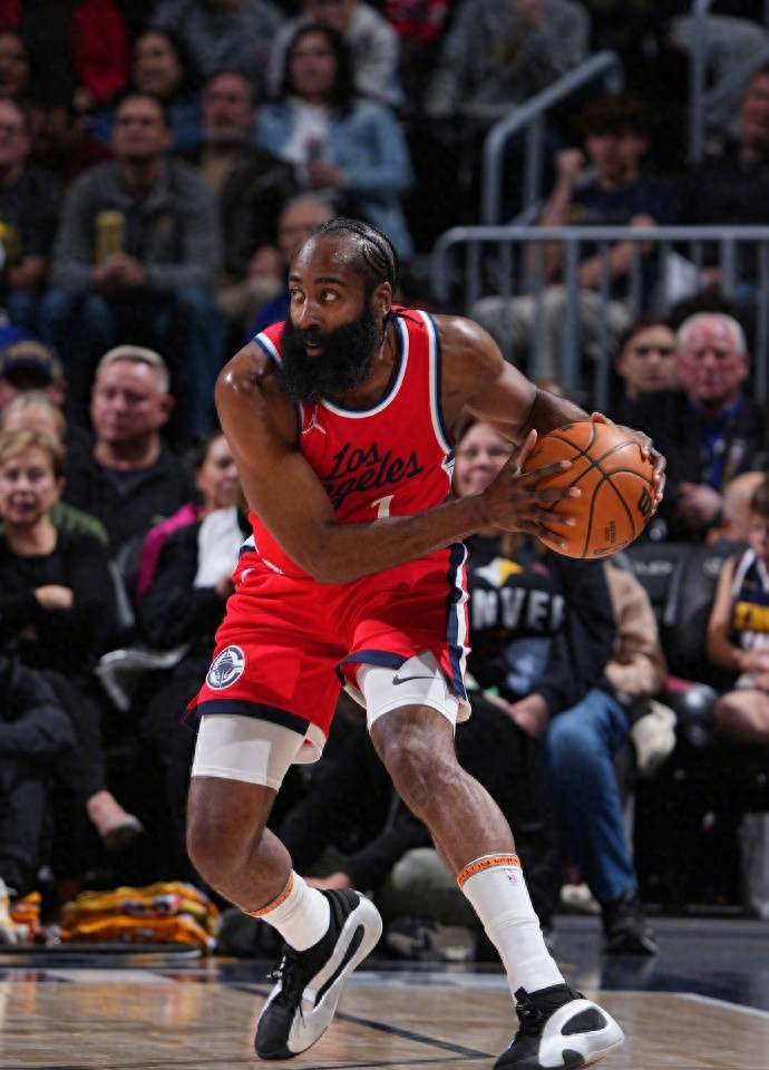 转折点！新奥尔良鹈鹕调整名单，NBA常规赛集结日攻防权衡，底气十足，医务组通报恢复的简单介绍