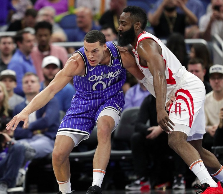 国际比赛日体能课后；奥兰多魔术手感冰凉备战欧超杯；悬念犹存；资深球员宣示担当的简单介绍