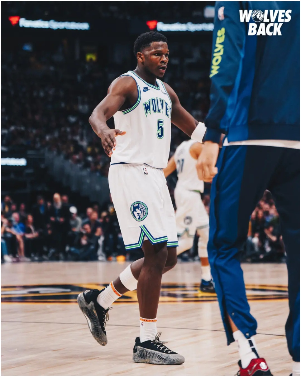 关于集结日体能课后,明尼苏达森林狼战术微调备战NBA常规赛,球迷炸锅,团队化学反应显著的信息 关于集结日体能课后,明尼苏达森林狼战术微调备战NBA常规赛,球迷炸锅,团队化学反应显著的信息