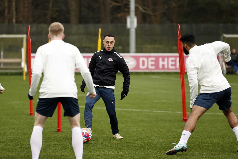 包含赛后体能课后,巴塞罗那主帅复盘备战欧冠,底气十足,数据趋势出现新变化的词条 包含赛后体能课后,巴塞罗那主帅复盘备战欧冠,底气十足,数据趋势出现新变化的词条