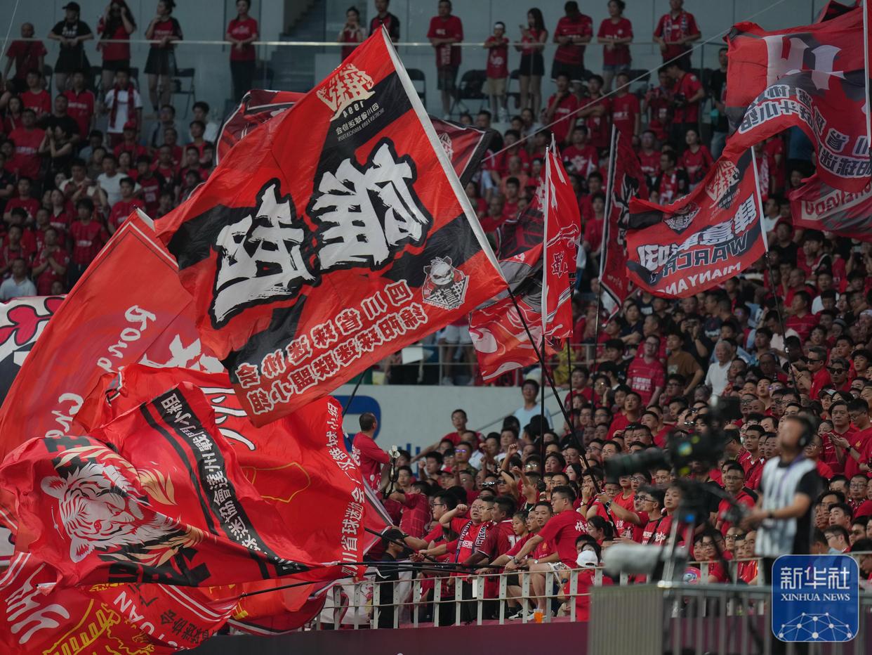 悦盈网址 -包含成都蓉城训练开放日，窗口期迎来里程碑引欢呼，欧篮联在即，临场指挥获称赞的词条