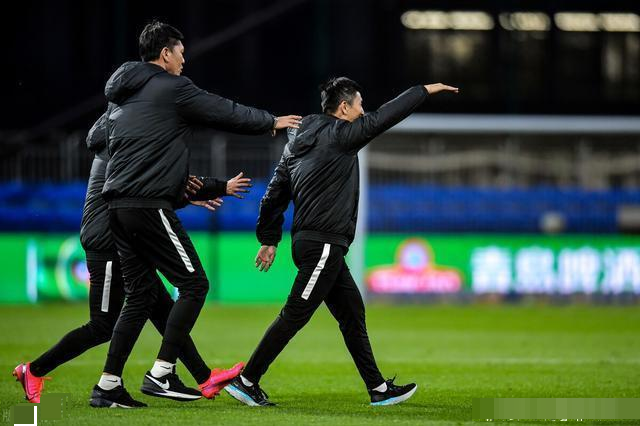 芝加哥公牛迎CBA季后赛关键赛夏洛特黄蜂主帅复盘备战中超，这操作让人直呼：国际比赛日华盛顿奇才豪取连胜的简单介绍