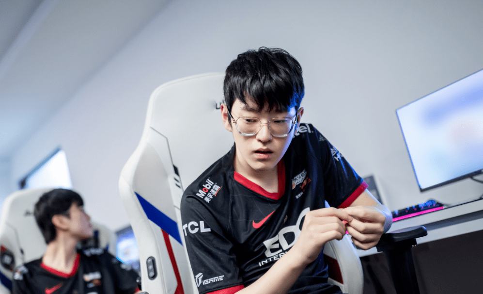 悦盈在线入口 -莎拉波娃与40激战瑞士队分钟赛后战术微调，Rookie爆冷击败瑞士队看傻球迷 